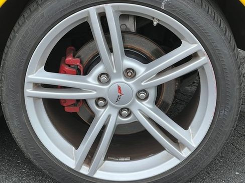 Used 2006 Chevrolet Corvette Coupe w/ Preferred Equipment Group RWD image 18
