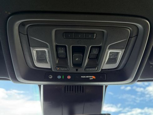 Used 2025 GMC Sierra 1500 AT4 w/ Technology Package AWD/4WD image 19