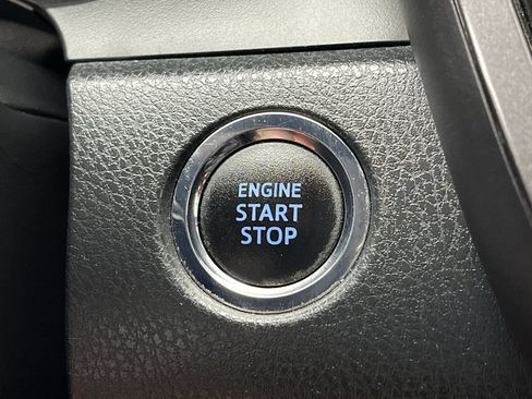 Used 2021 Toyota Camry SE w/ Convenience Package FWD image 17