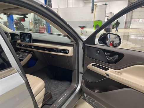 Certified 2023 Lincoln Aviator Reserve w/ Elements Package Plus AWD/4WD image 15