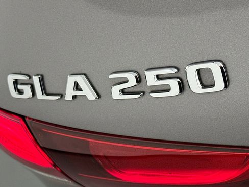 Used 2023 Mercedes-Benz GLA 250 4MATIC image 9