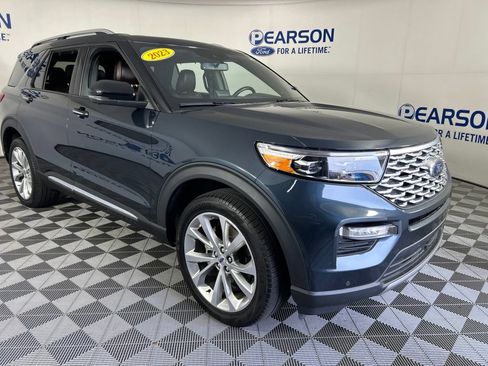 Used 2023 Ford Explorer Platinum w/ Technology Package AWD/4WD image 3
