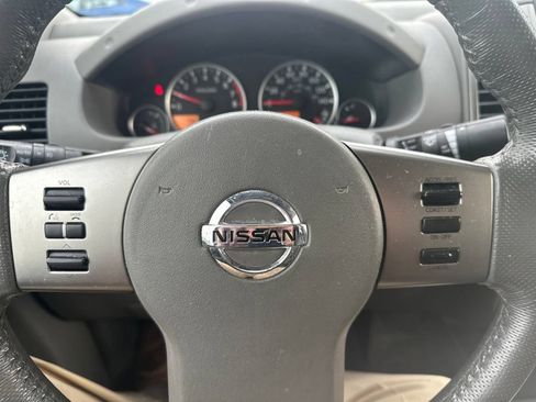 Used 2011 Nissan Frontier SL AWD/4WD image 10
