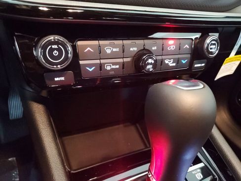 New 2026 Jeep Compass Trailhawk AWD/4WD image 19
