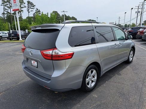 Used 2016 Toyota Sienna LE FWD image 7
