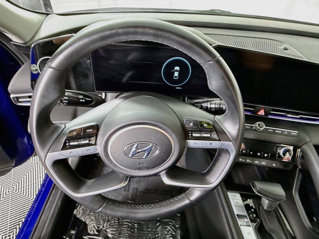 Used 2023 Hyundai Elantra Limited FWD image 23