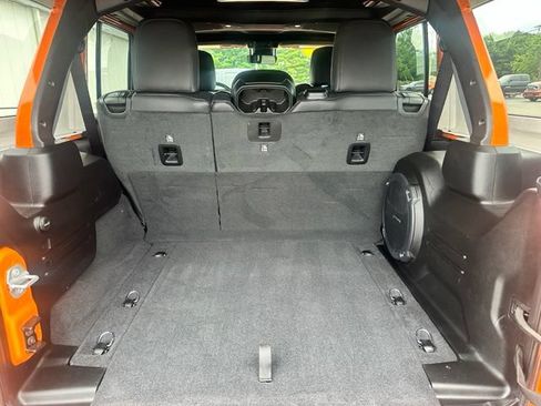 Used 2025 Jeep Wrangler Unlimited Sahara AWD/4WD image 18