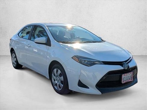 Used 2018 Toyota Corolla LE image 4