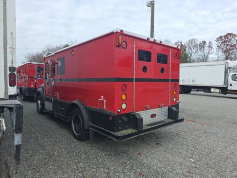 Used 2014 RAM 5500 Tradesman w/ Chrome Appearance Group RWD image 2