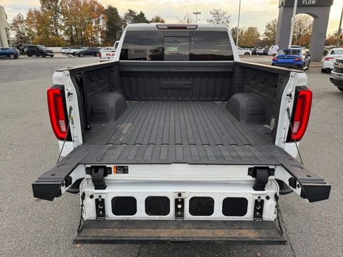 Used 2021 GMC Sierra 1500 SLT w/ SLT Premium Plus Package image 17