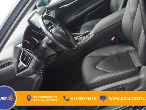 Used 2022 Toyota Camry XSE image 9
