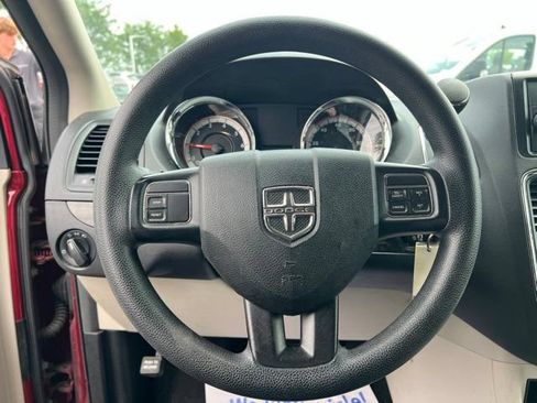 Used 2016 Dodge Grand Caravan SXT FWD image 13