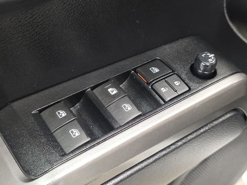 Used 2020 Toyota Tacoma SR5 AWD/4WD image 23