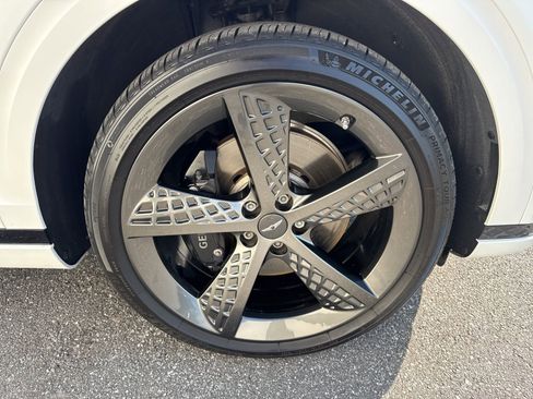 Used 2024 Genesis GV70 2.5T w/ Sport Prestige Package image 9