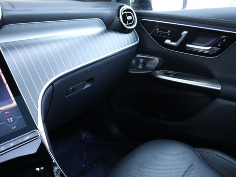 Used 2024 Mercedes-Benz GLC 300 4MATIC image 43