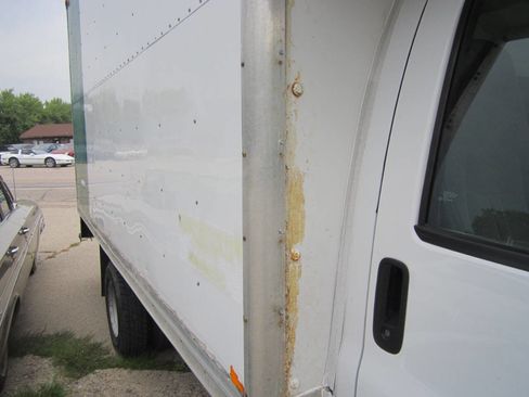 Used 2010 Chevrolet Express 3500 Extended image 3
