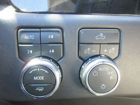 New 2026 GMC Sierra 1500 SLE AWD/4WD image 16