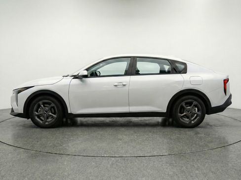Used 2025 Kia K4 FWD image 4