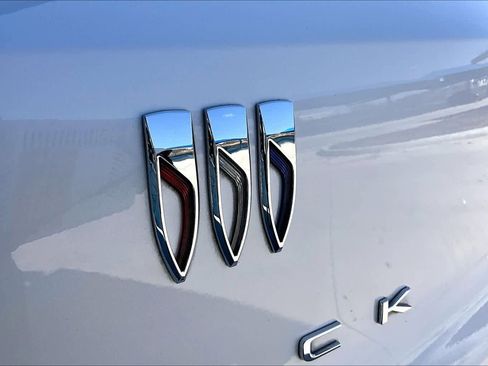 Used 2025 Buick Encore GX Avenir w/ Avenir Technology Package image 31