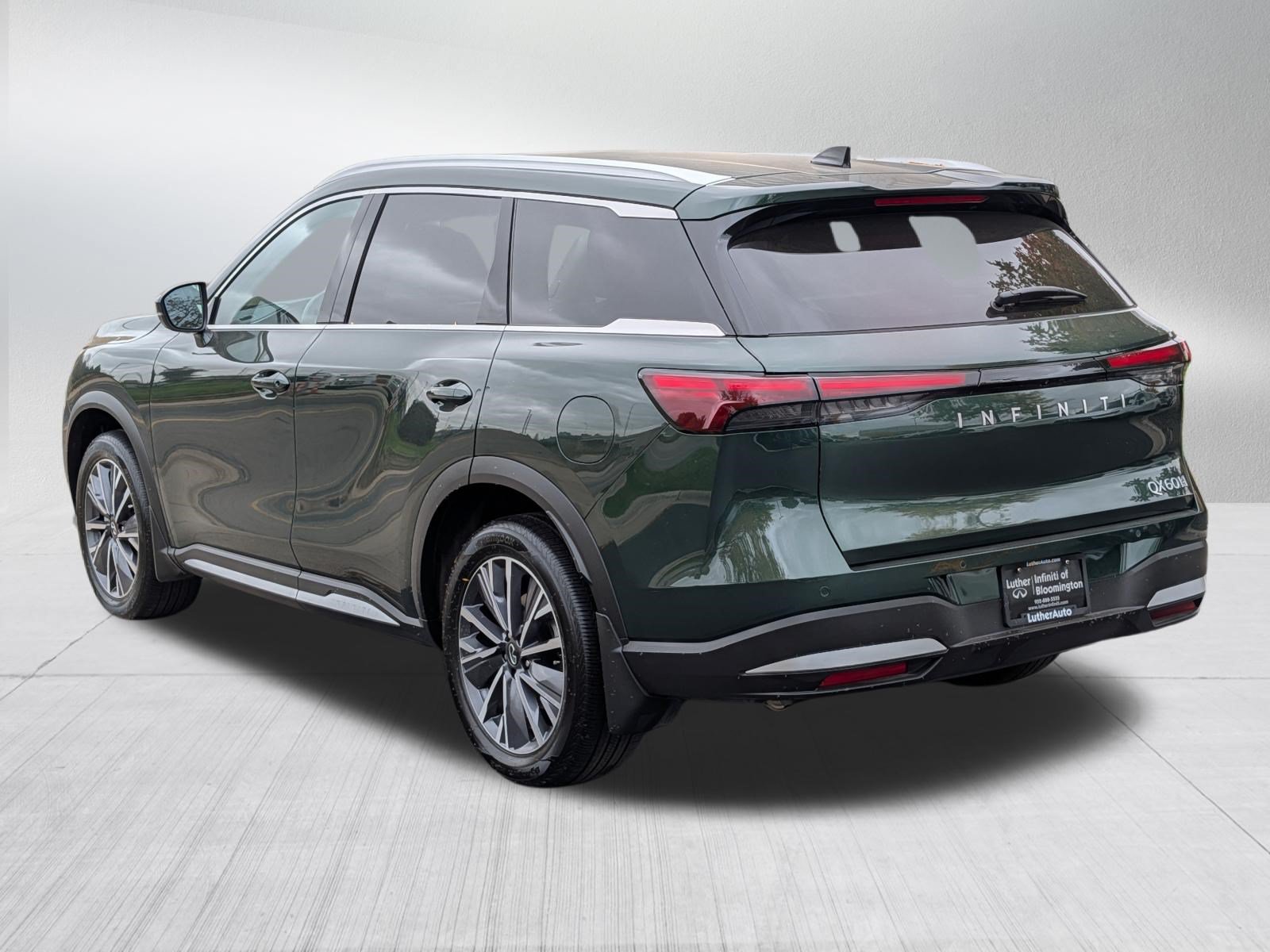 Certified 2026 INFINITI QX60 Luxe w/ Cargo Package AWD/4WD image 5