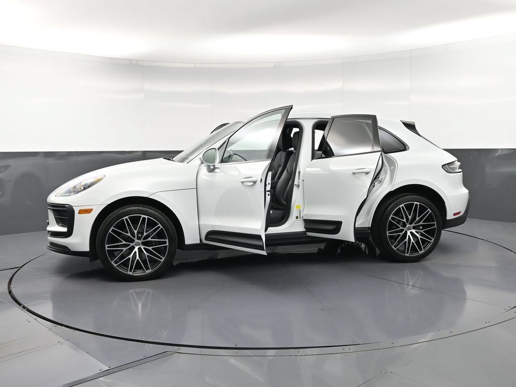 Certified 2026 Porsche Macan AWD/4WD image 35