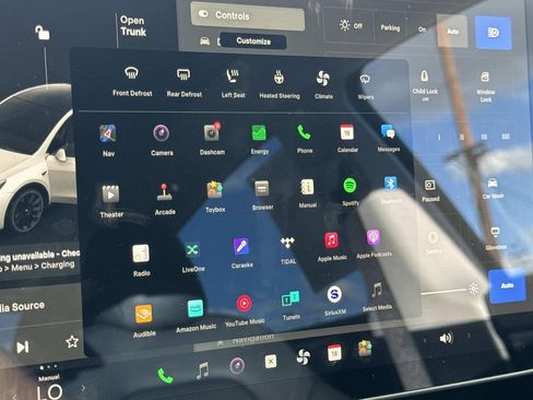 Used 2021 Tesla Model Y Long Range image 29