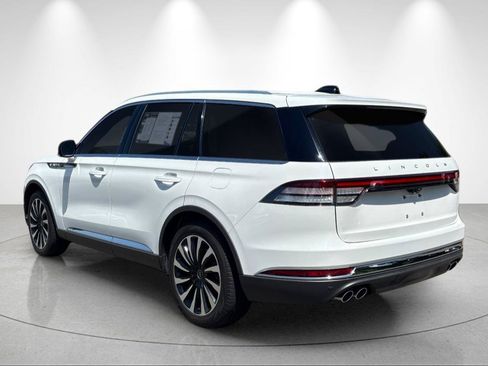 Used 2025 Lincoln Aviator 2WD image 3
