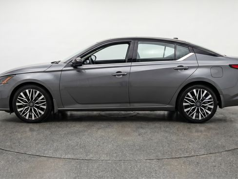 Used 2025 Nissan Altima 2.5 SV FWD image 5