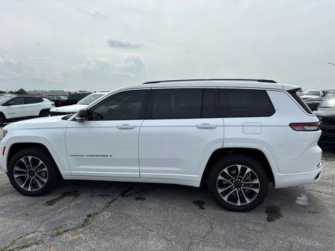 Used 2021 Jeep Grand Cherokee L Overland w/ Advanced Protech Group III AWD/4WD image 9