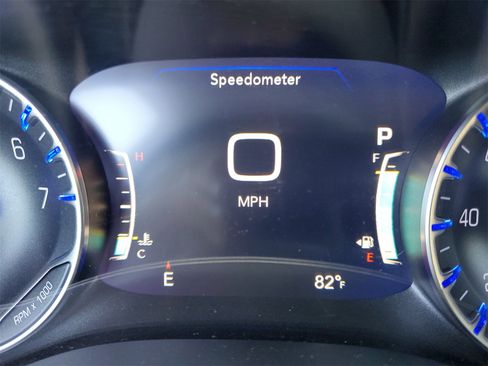 Used 2022 Chrysler Pacifica Touring-L image 20