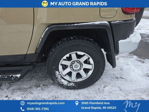 Used 2014 Toyota FJ Cruiser 2WD image 42