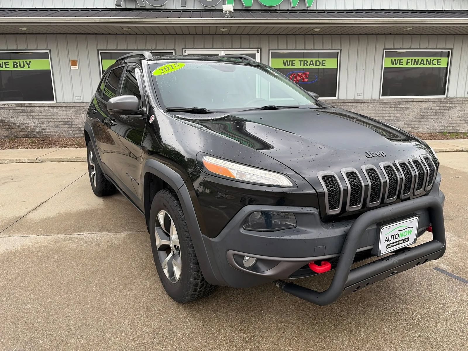 Used 2018 Jeep Cherokee Trailhawk AWD/4WD image 11