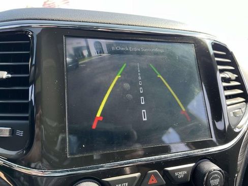 Used 2021 Jeep Grand Cherokee Laredo X image 20