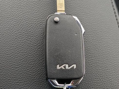 Certified 2025 Kia Soul LX w/ LX Technology Package FWD image 28