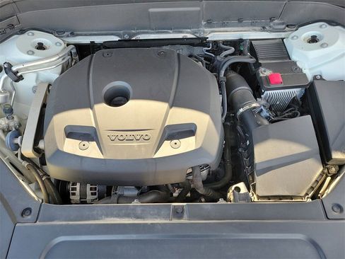 Used 2020 Volvo XC90 T5 Momentum w/ Protection Package image 10