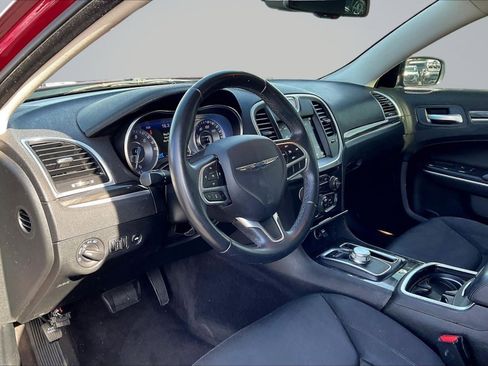 Used 2018 Chrysler 300 Touring w/ Chrome Appearance Package RWD image 14