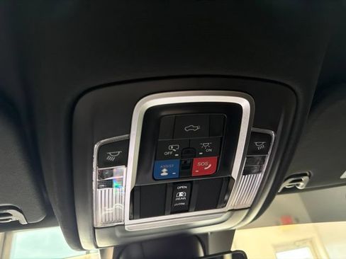 Used 2023 RAM 1500 Limited AWD/4WD image 14