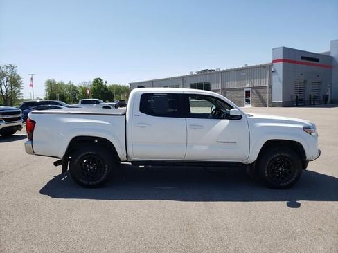 Used 2022 Toyota Tacoma SR5 AWD/4WD image 4