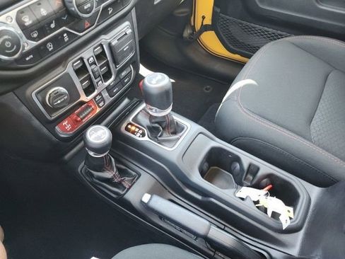 Used 2021 Jeep Wrangler Unlimited Rubicon AWD/4WD image 32