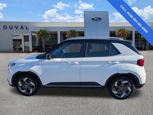 Used 2023 Hyundai Venue Limited FWD image 7