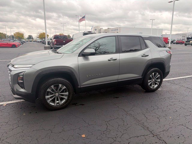 Used 2026 Chevrolet Equinox LT FWD image 2