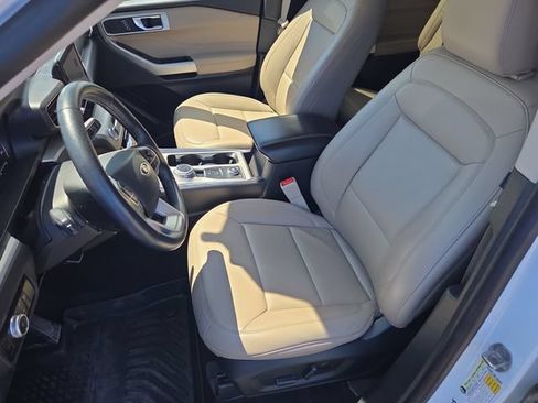 Used 2023 Ford Explorer XLT w/ Equipment Group 202A AWD/4WD image 9