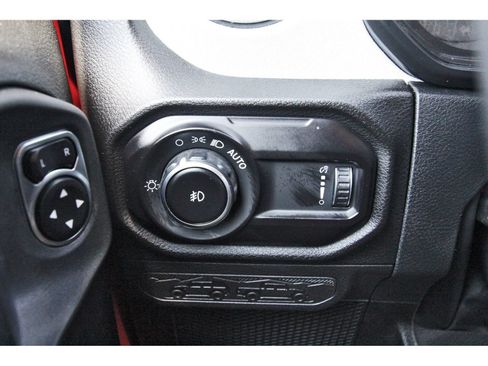 Used 2025 Jeep Wrangler Unlimited Sport AWD/4WD image 18