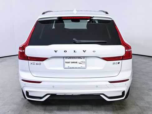 Used 2025 Volvo XC60 B5 Core AWD/4WD image 30