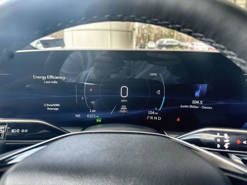 Certified 2025 Cadillac Lyriq Luxury image 11