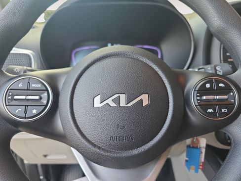 Certified 2025 Kia Soul LX w/ LX Technology Package FWD image 11