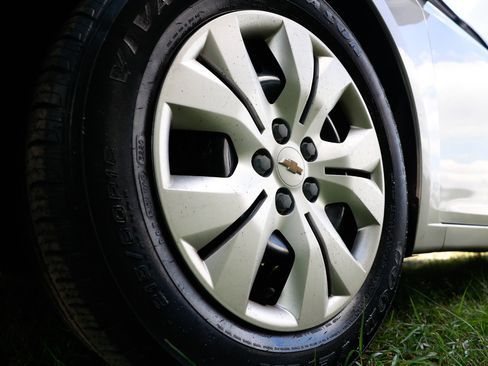 Used 2014 Chevrolet Cruze LS image 35