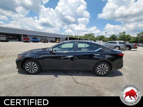 Used 2024 Nissan Altima 2.5 SV FWD image 2
