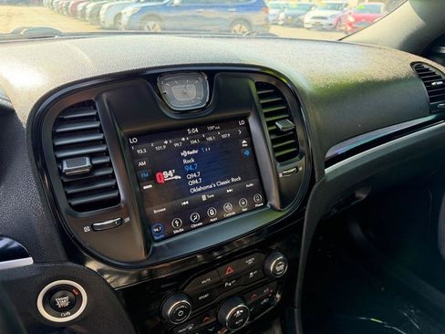 Used 2019 Chrysler 300 S w/ 300S Premium Group RWD image 36