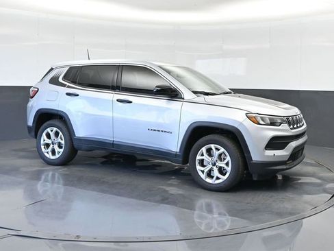 Used 2025 Jeep Compass Sport w/ Mopar Graphics Package AWD/4WD image 3
